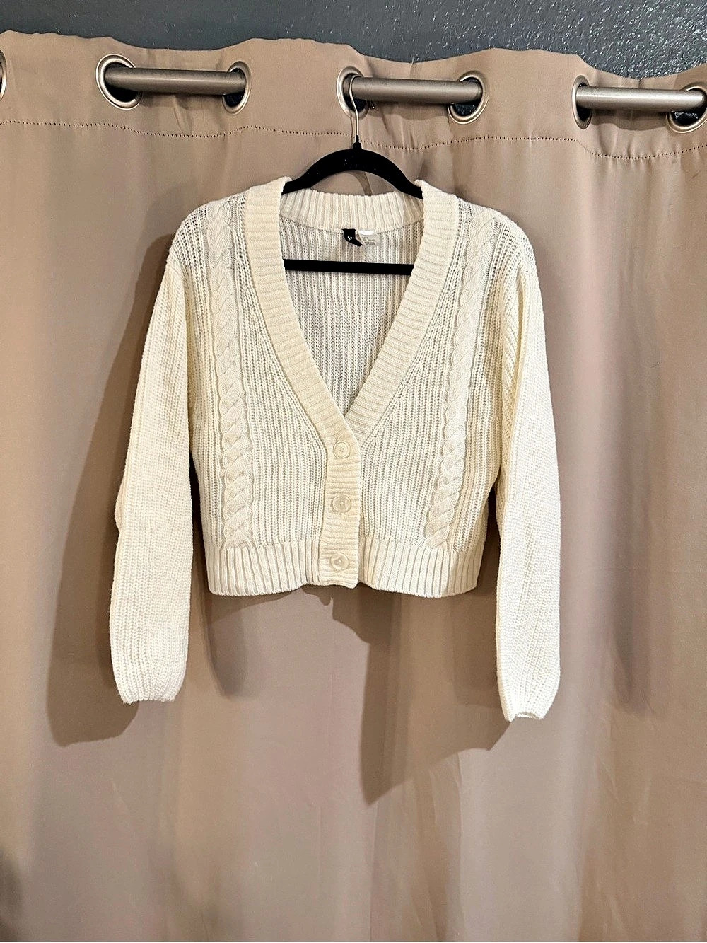 H&M Cable Knit Cardigan in Cream Size Small Like New